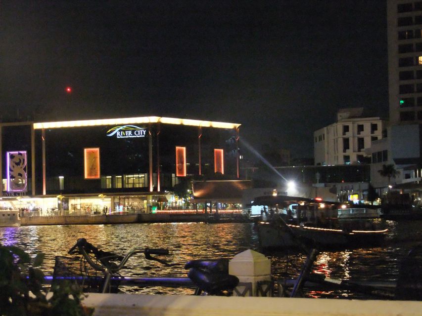 Bangkok by Night Cycling Tour with Street-food Meal - What the guides add to the experience