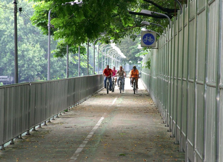 Bangkok: City Culture half-day Bike Tour - Crossing Rama IV Road to Benjakitti Forest Park