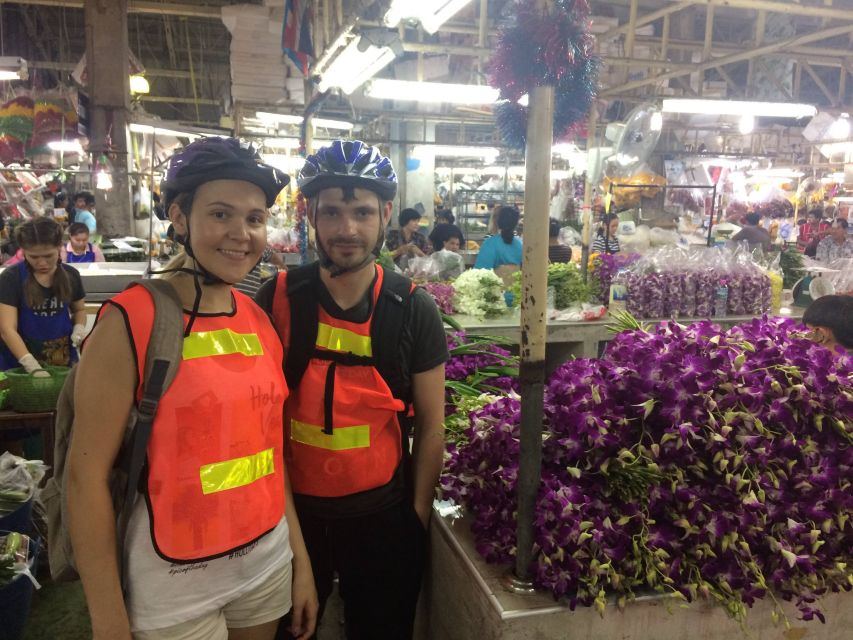 Bangkok: Night Bike Ride and Dinner at a Local Restaurant - Key points to know before booking