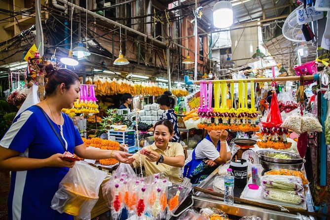 Bangkok: Night Bike Tour with Temples & Flower Market Visit - Key points before you book