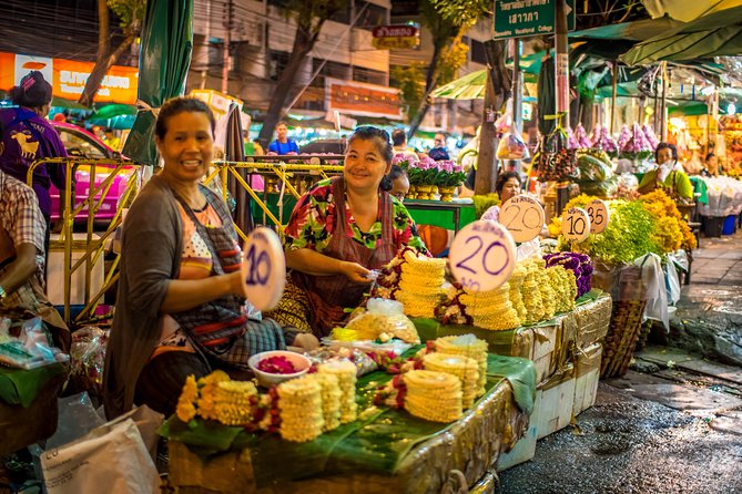 Bangkok: Night Bike Tour with Temples & Flower Market Visit - Thonburi, Wat Rakang, and Wat Arun