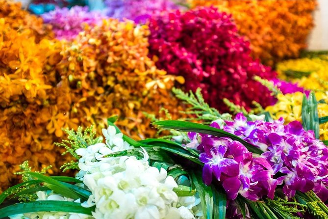 Bangkok: Night Bike Tour with Temples & Flower Market Visit - Pak Khlong Talat after dark
