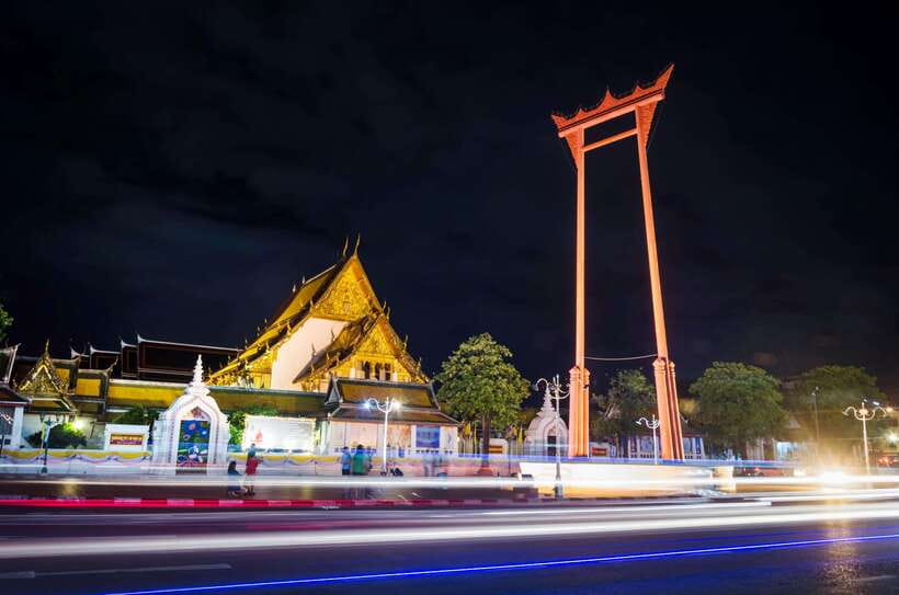 Bangkok: Night Bike Tour with Temples & Flower Market Visit - How difficult is the 12-kilometer ride?