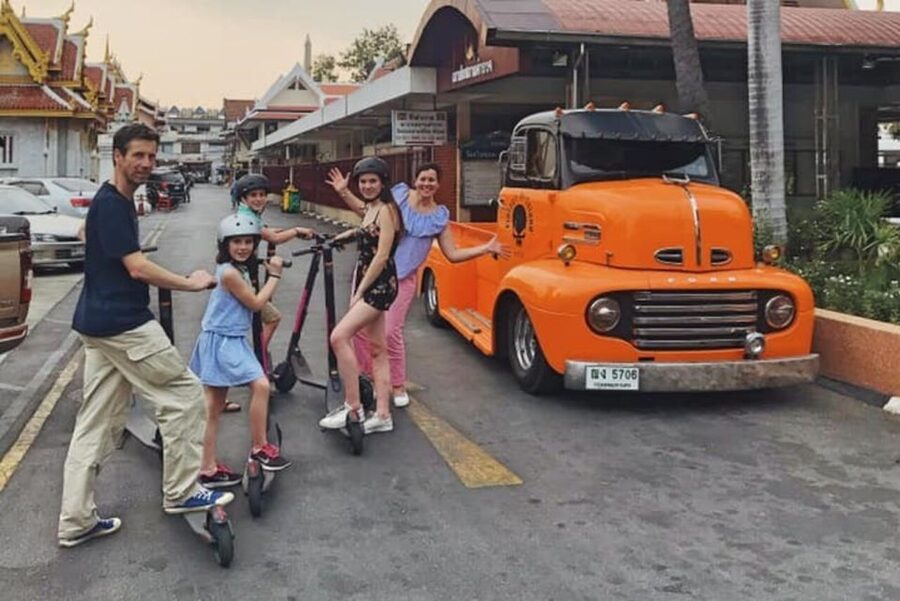 Bangkok : Old City Guided E-Scooter &/or Bike Tour - Wat Chana Songkhram and Khao San Road