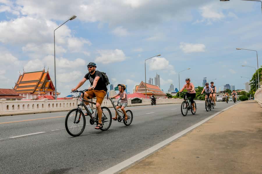 Bangkok’s Past with Local Taste Tour by Bike and Boat - Wat Hongrattanaram and the story of King Taksin