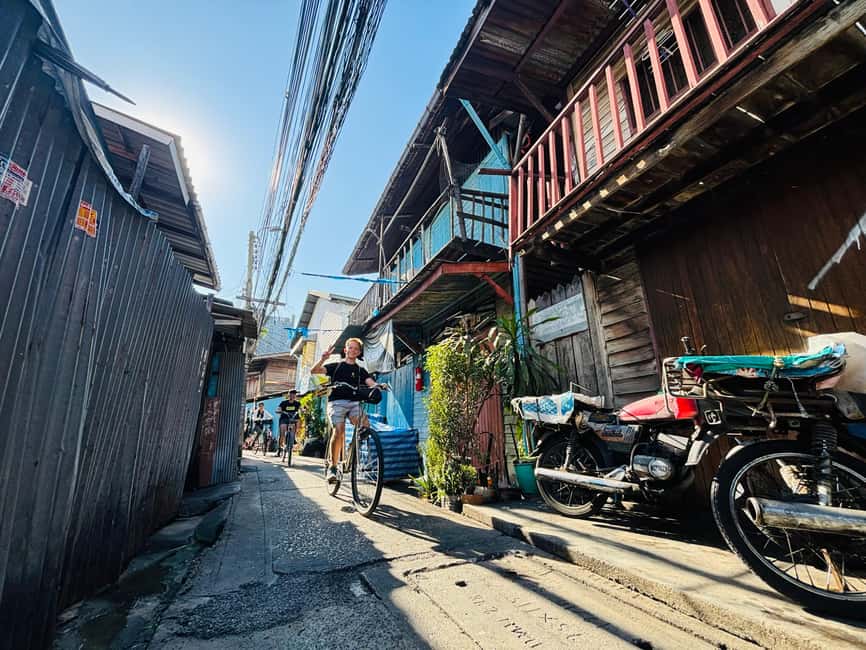 Bangkok: Temples, Canals & Local Life Bike Tour - Talat Phlu brings you into local Bangkok
