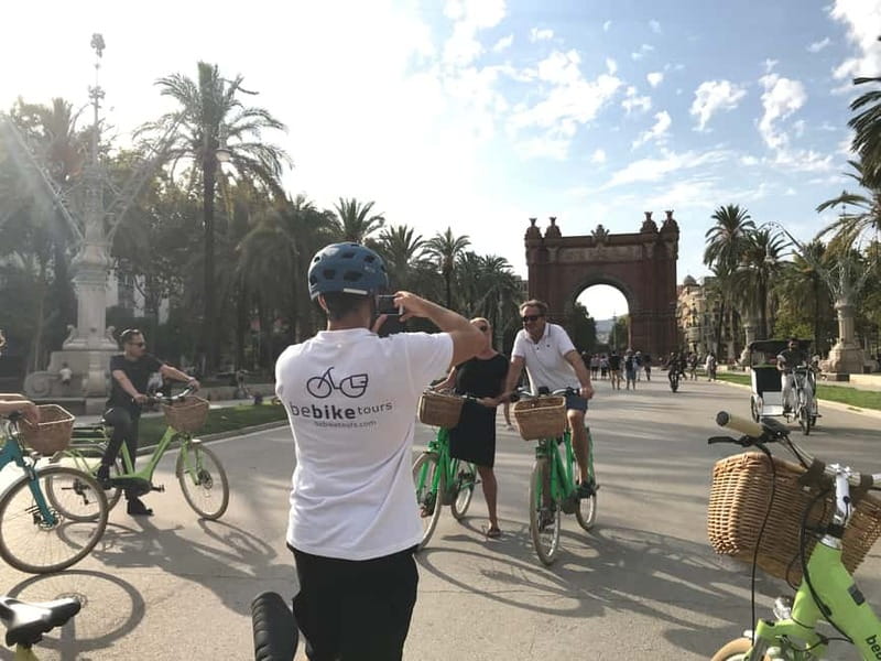 Barcelona: 1.5-Hour Sightseeing Tour by Bike/Electric Bike - El Born Market and Santa María del Mar