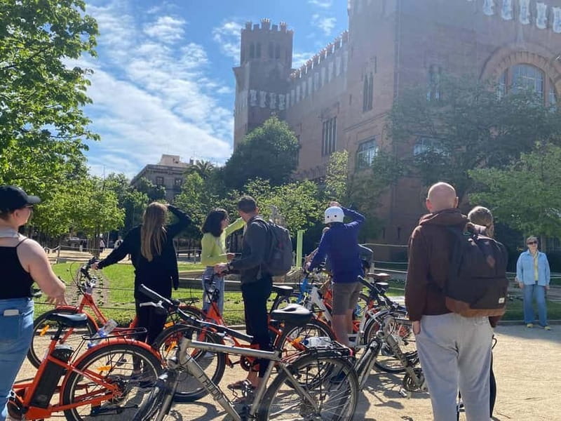 Barcelona: 1.5-Hour Sightseeing Tour by Bike/Electric Bike - Barcelona Cathedral and Plaça Reial