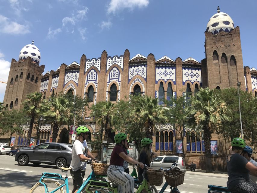 Barcelona: 2.5-Hour Bike or E-Bike Historical Tour - Casa Calvet and the first Gaudí lesson