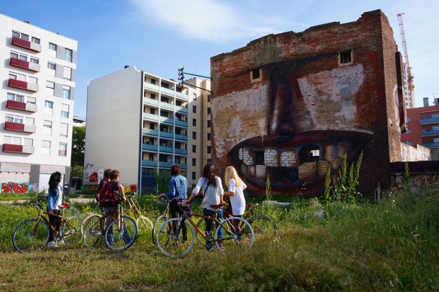 Barcelona: 3.5-Hour Street Art Tour by Bamboo Bike - A private group changes the pace