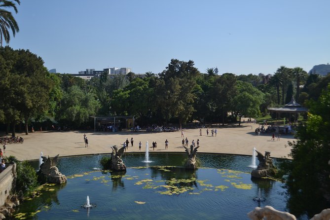 Barcelona 3-hour Bike or E-Bike Tour: Highlights and Hidden Gems - Sagrada Familia: a major sight with limited time