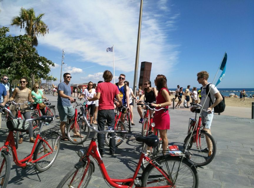 Barcelona: 3-Hour Bike Tour with Spanish Tapas - A pause in Ciutadella Park