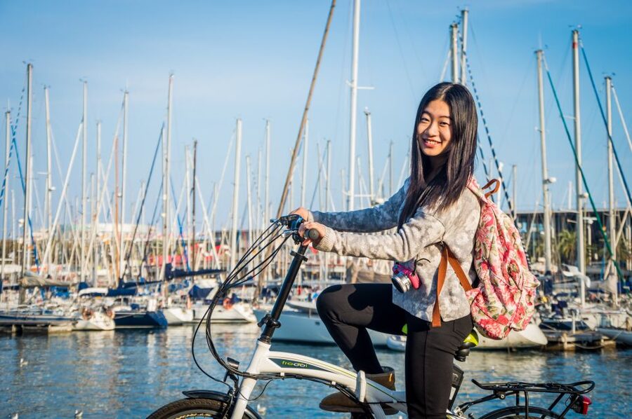 Barcelona: 4-Hour E-Bike Photography Tour - The Arc de Triomf, Citadel Park, and Agbar Tower