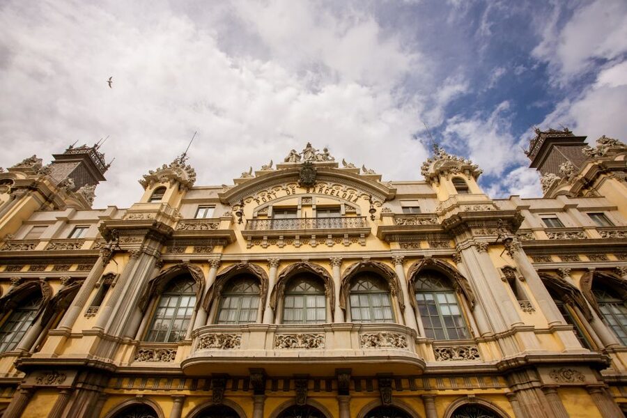 Barcelona Beach 3-Hour Bike Tour - A green finish in Ciutadella Park