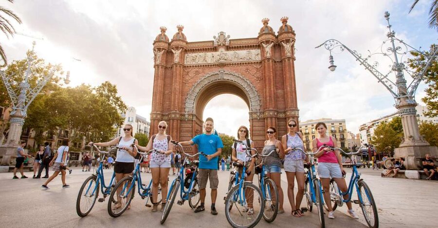 Barcelona Beach 3-Hour Bike Tour - Starting in Barceloneta and Port Vell