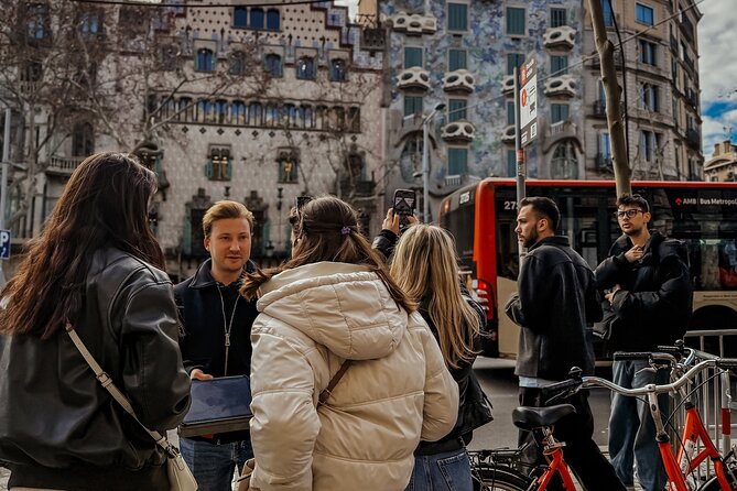 Barcelona: Bike or eBike Tour, Top Sights & Local Insights - El Born and the return through the old city