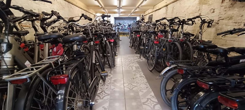 Barcelona: Bike Rental for 2 - 24 Hours - Riding from Barceloneta to the city center