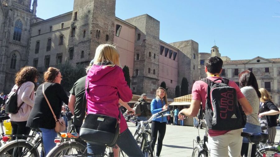 Barcelona: Bike Tour & Sagrada Familia Skip-the-Line Tickets - Crossing into L’Eixample and Gaudí’s Barcelona