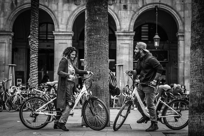 Barcelona E-Bike Photography Tour - Arc de Triomf and the city’s grand public face