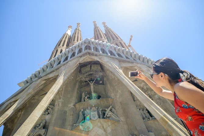 Barcelona e-Bike Tour: Gaudí & Old Town Small Group - What the electric bike changes
