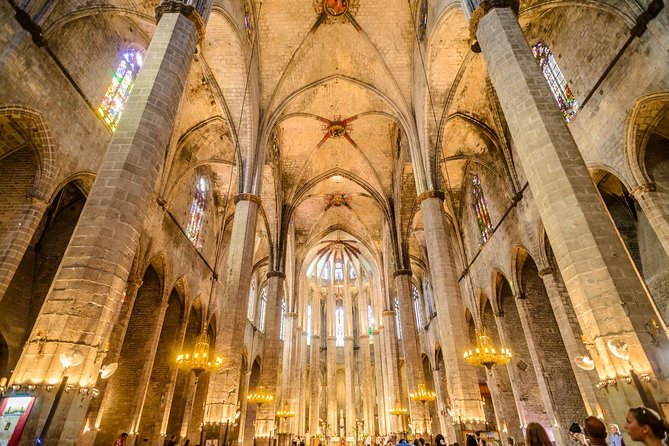 Barcelona e-Bike Tour: Gaudí & Old Town Small Group - Guides and group size
