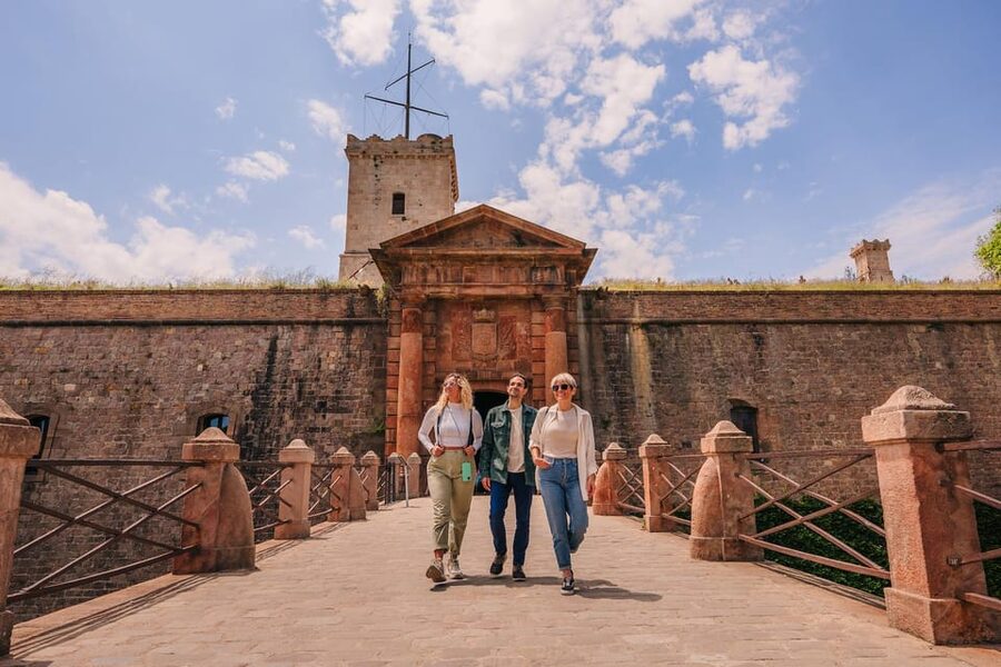 Barcelona: E-Bike Tour with Montjuic Cable Car & Boat Ride - How difficult is the ride?