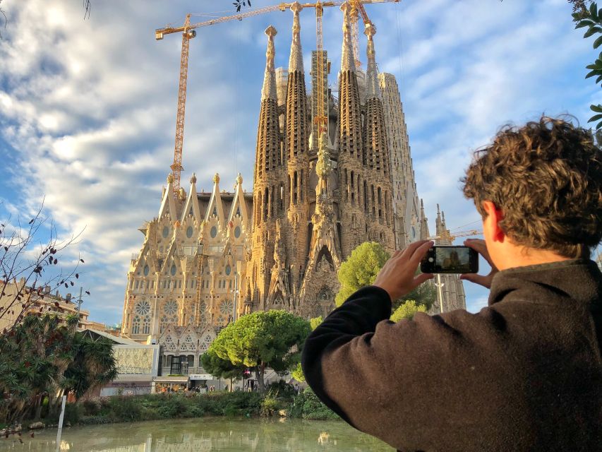 Barcelona: Guided Bike or E-Bike City Tour - Plaça del Rei and the Medieval Center