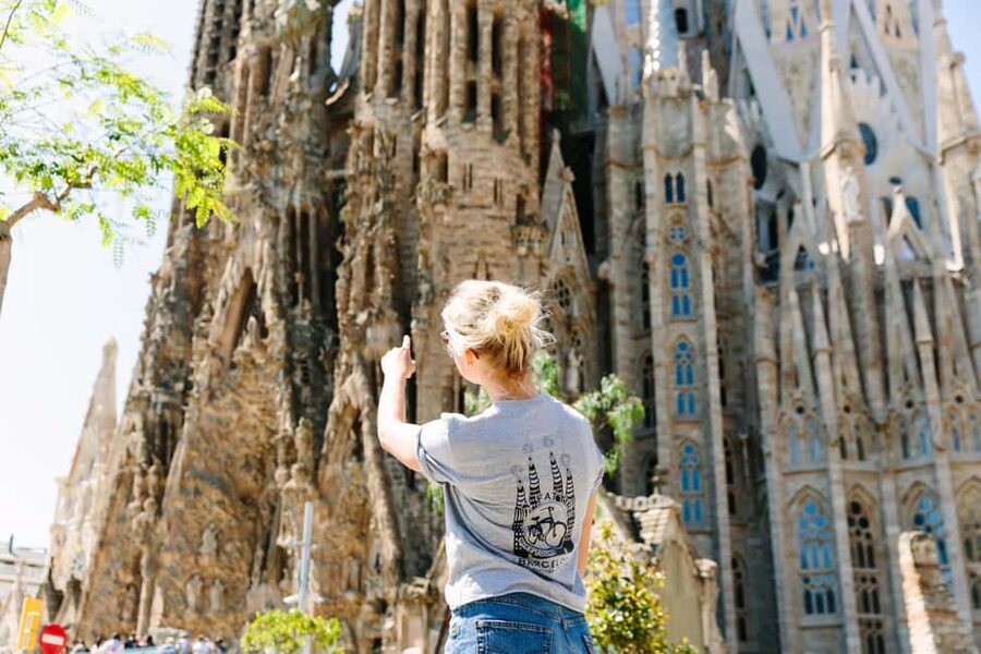 Barcelona: Guided Highlights Bike or eBike Tour (3 Hours) - Arc de Triomf and the 1888 World’s Fair