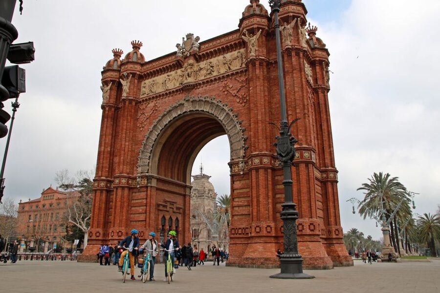 Barcelona: Montjuic Hill E-Bike Tour - Port Vell, Columbus, and the waterfront ride