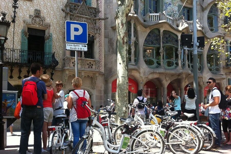 Barcelona: Private 5 Neighborhoods Tour by Electric Bike - Starting in Plaça Reial and entering the Gothic Quarter