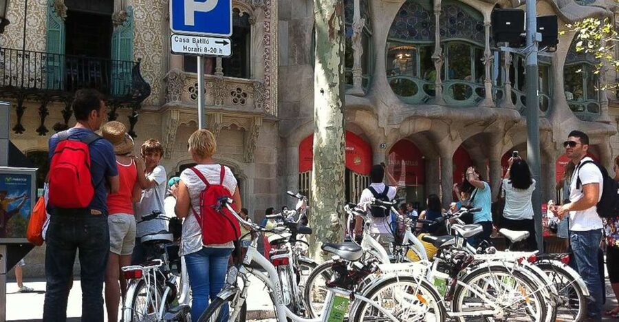 Barcelona: Private 5 Neighborhoods Tour by Electric Bike - Passeig de Gràcia and the Modernisme contrast