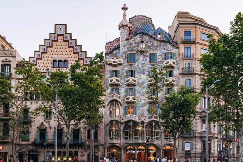 Barcelona: Sagrada Familia or City Tour by Bike or eBike - Casa Mila, Casa Batlló, and the Eixample