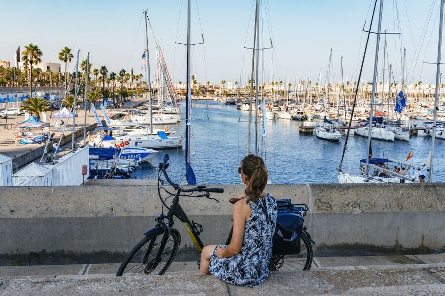 Barcelona: Sagrada Familia or City Tour by Bike or eBike - The 4pm beach and old-town route