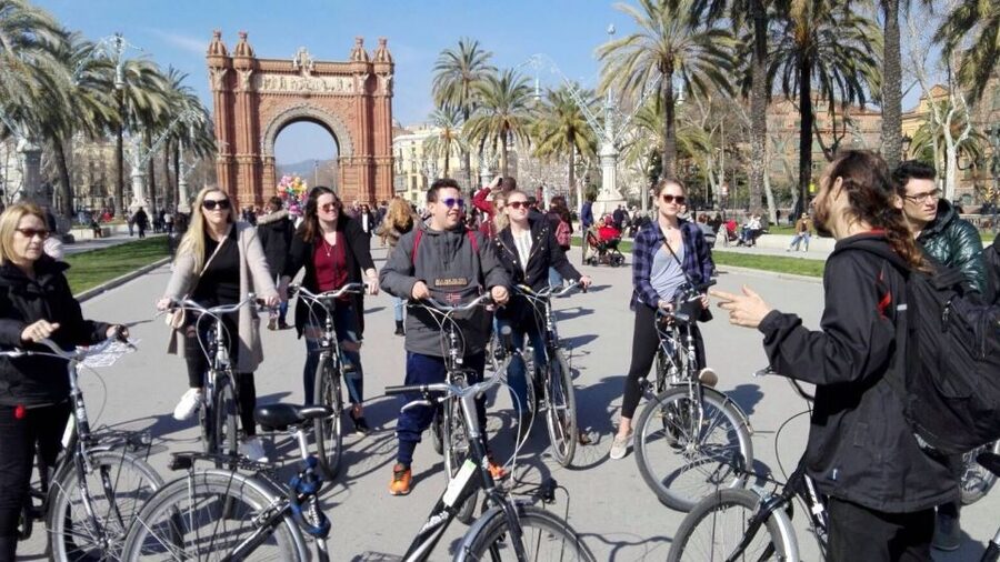 Barcelona: Small Group or Private Bike Tour - Why this route works for a first look at Barcelona