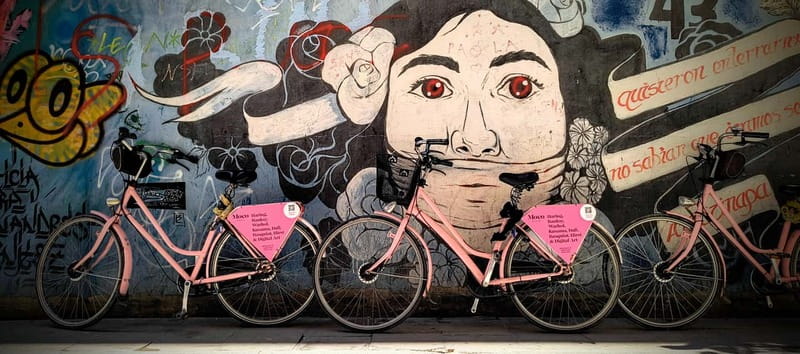Barcelona | StreetArt Bike Tour Moco Museum - A fast start on Carrer dels Tallers