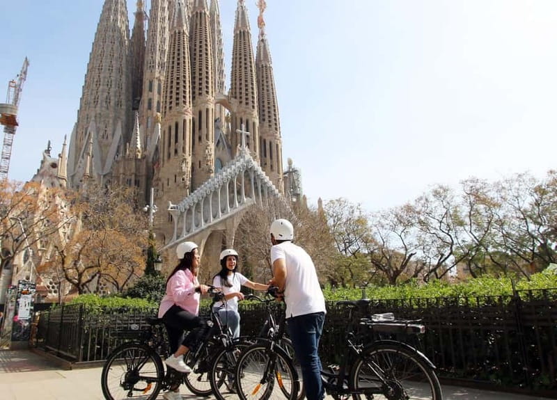 Barcelona: Tapas Tasting Tour by Regular Bike or E-Bike - Why this bike route works well in Barcelona