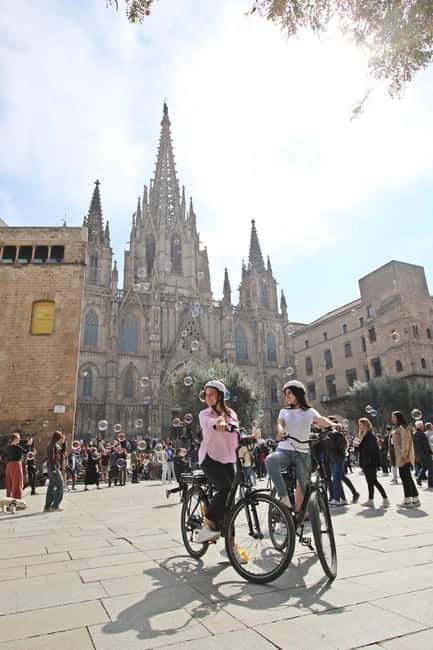 Barcelona: Tapas Tasting Tour by Regular Bike or E-Bike - Born, old streets, and the shift from sightseeing to food