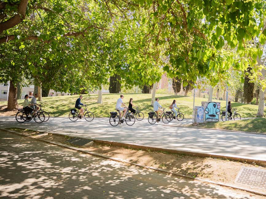 Barcelona: Undiscovered Secrets of Picasso on E-Bike - Along the beach: from fishing village to Olympic-era city