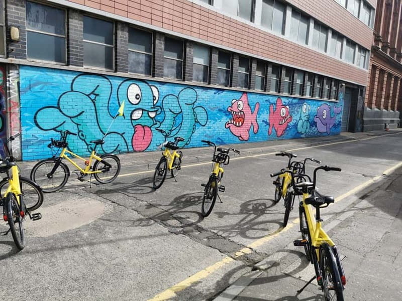 Belfast: City Highlights Bike Tour - The local pub stop