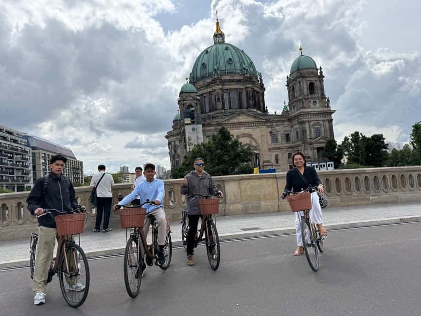 Berlin: 3-hour bike tour - A journey through time in the capital - Museum Island from the outside