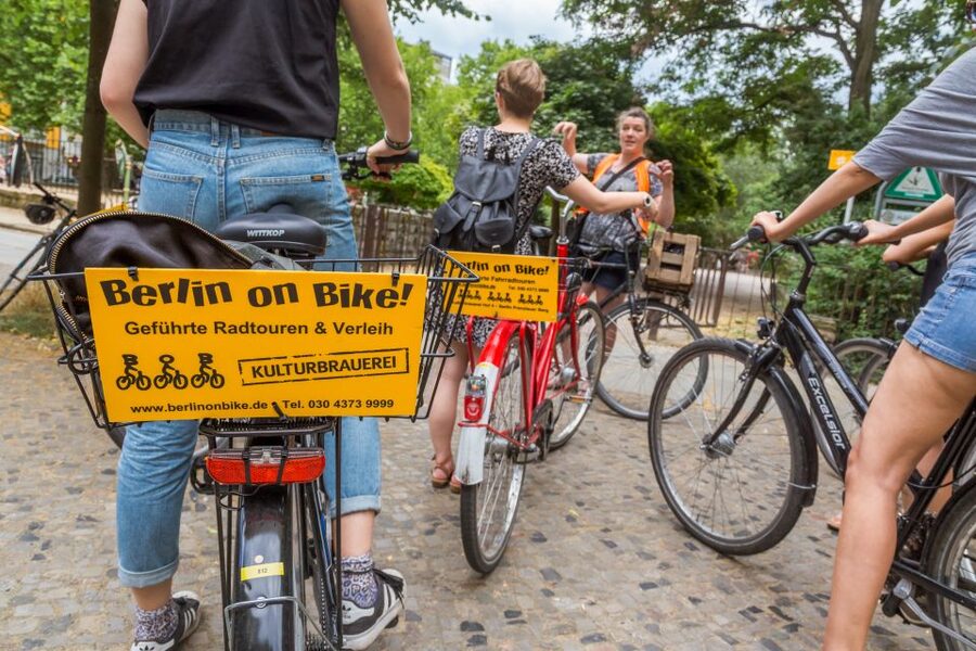 Berlin: Alternative Bike Tour of Kreuzberg & Friedrichshain - Bikes, pace, and group size