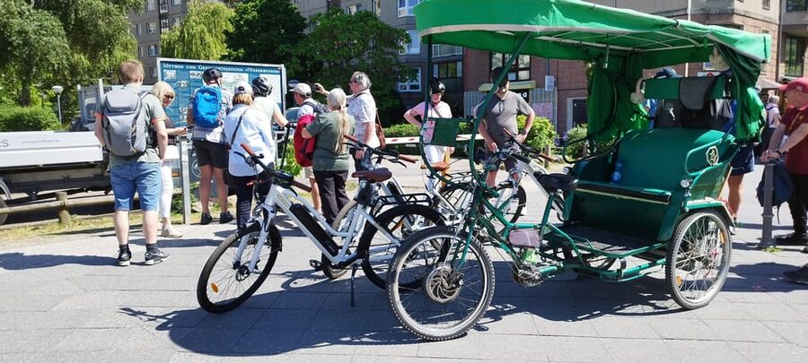 Berlin (E)Bike Tour Historical Highlights in Small groups - Why the e-bike and rickshaw format works in Berlin