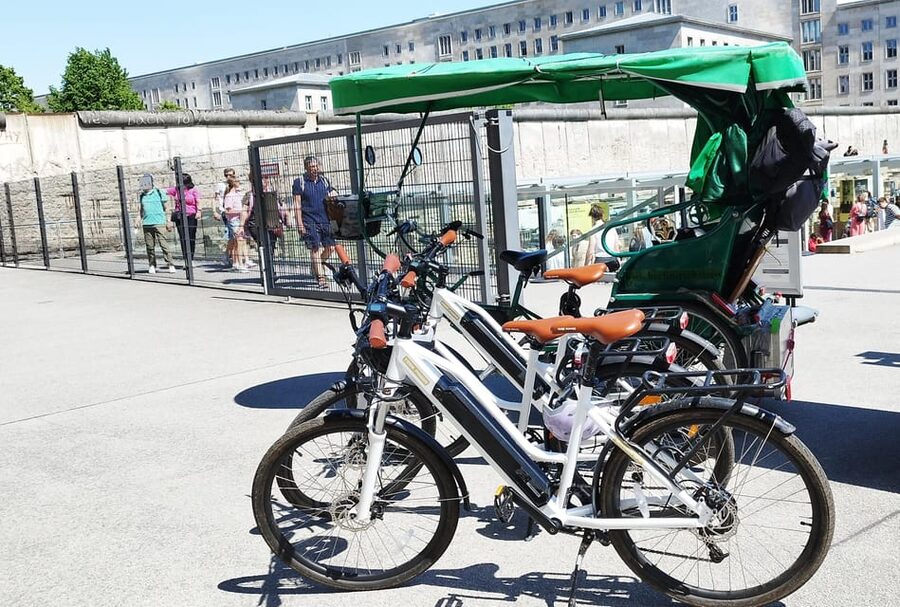 Berlin (E)Bike Tour Historical Highlights in Small groups - Unter den Linden and the book-burning memorial