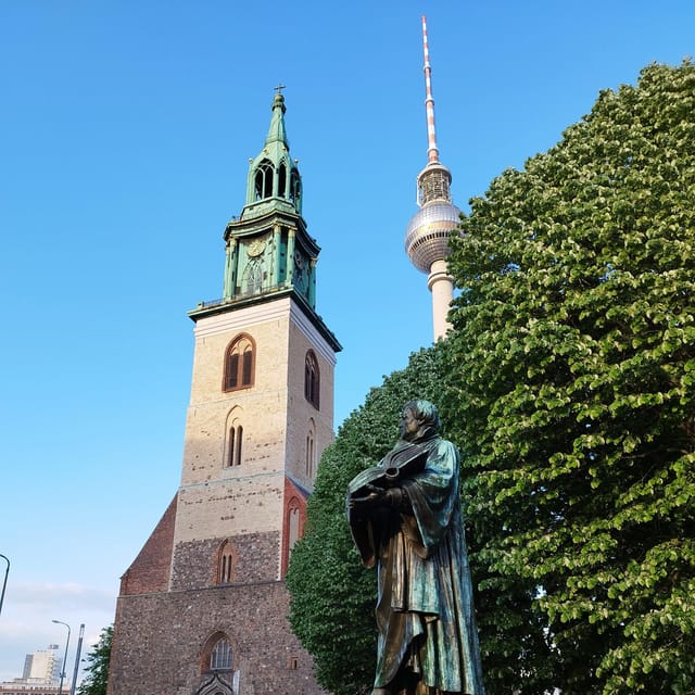 Berlin (E)Bike Tour Historical Highlights in Small groups - Checkpoint Charlie and the Cold War city