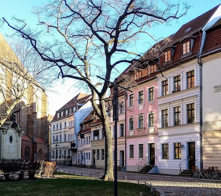 Berlin: From East to West & Wall Tour by Bike with a Guide - Starting in Friedrichshain, where the city feels local