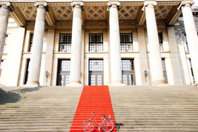 Guided Bike Tour to Explore the Highlights