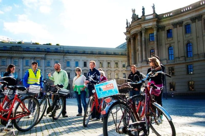 Berlin: Guided Bike Tour to Explore the Highlights - Guides, language, and the personal touch