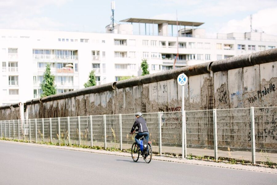 Berlin Highlights: 3-Hour Bike Tour - What the guides add to the ride