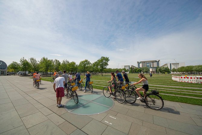 Berlin Highlights Sightseeing Bike Tour in Small Groups - What the guide adds