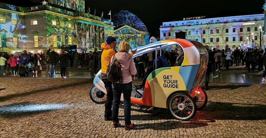Berlin: Illuminated Berlin by Bike Taxi - Bebelplatz and Lustgarten: Two Different Evening Views